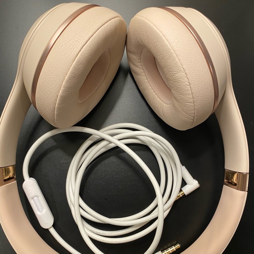 Beats Solo 3 Rose Gold Headphones